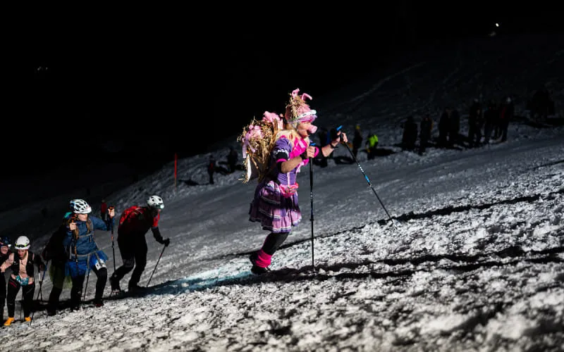 lowres_vertical_up_2026_02_28_c_peakpixelcafe_537.jpg